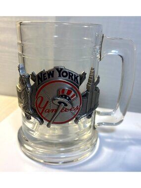 New York Yankees Glass Beer Mug With Metal Cityscape Emblem Baseball Fan MLB